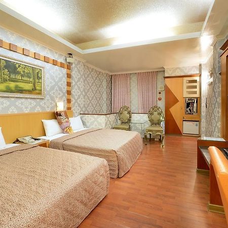 Holland Village Motel Tainan Exterior foto