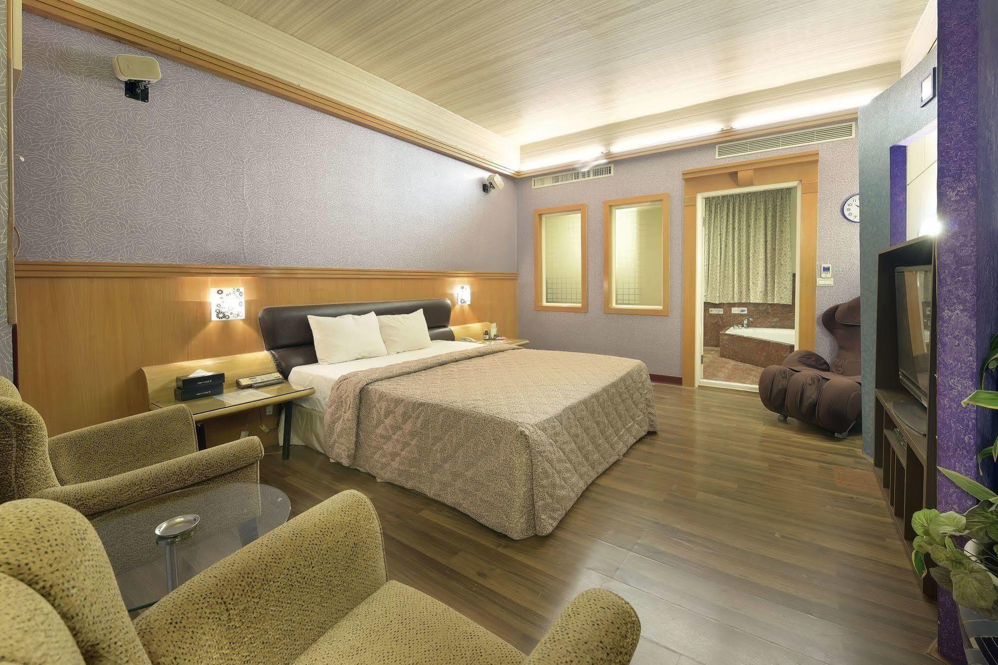 Holland Village Motel Tainan Exterior foto